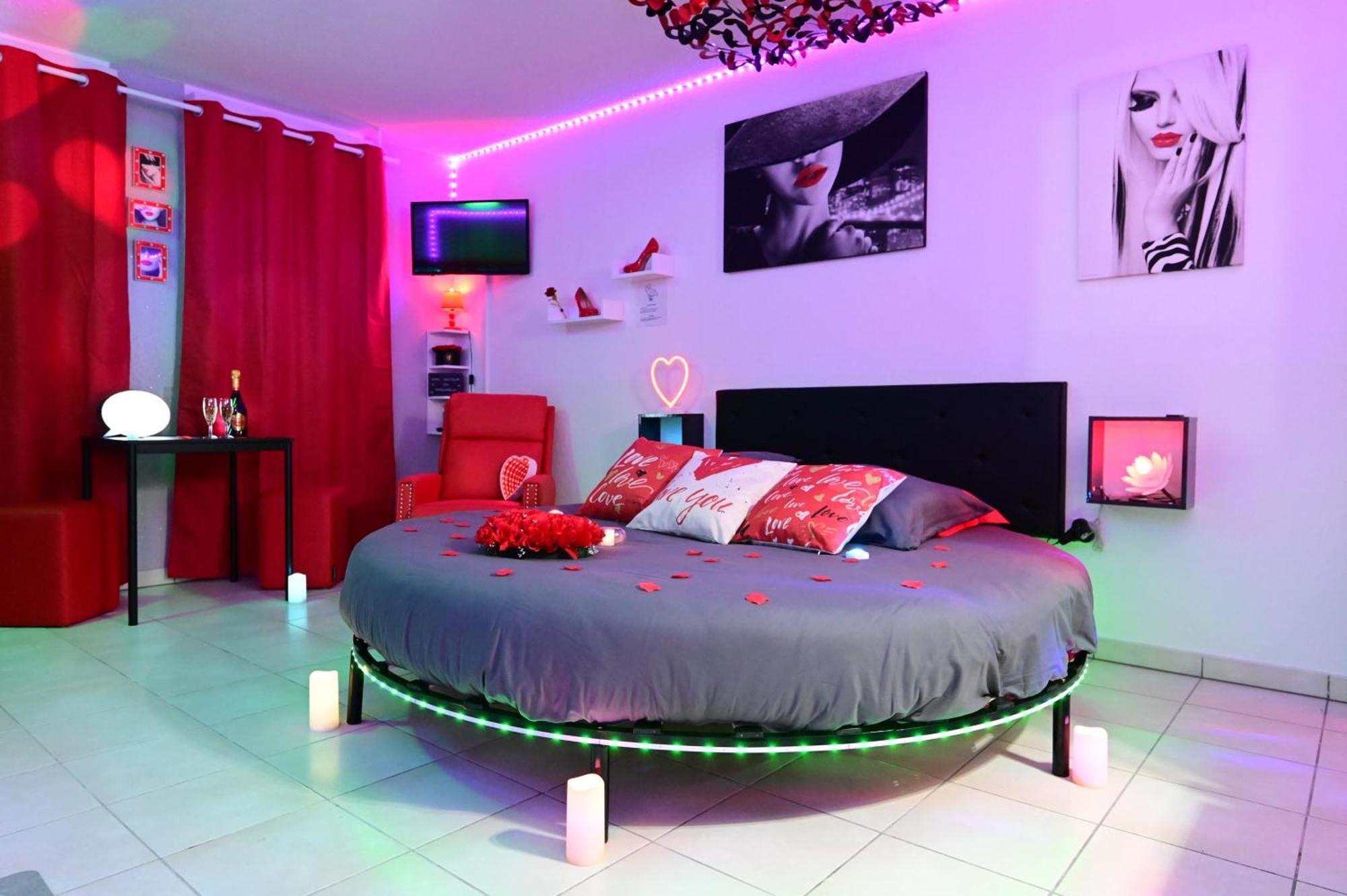 Love Room A Deux Pas De L'Ocean Avec Hammam, Sauna Et Bain A 2 :-) Biscarrosse Exterior photo