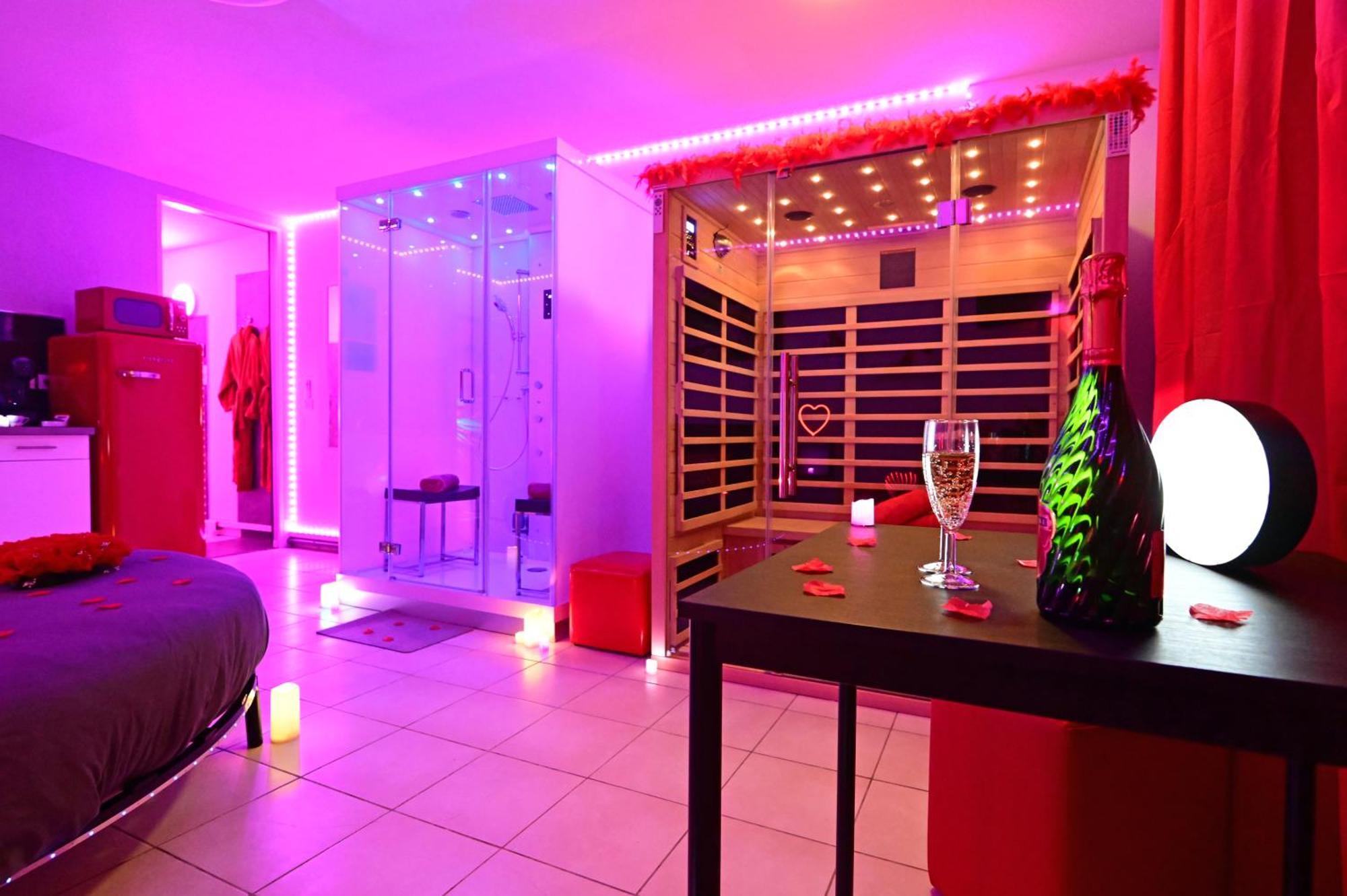Love Room A Deux Pas De L'Ocean Avec Hammam, Sauna Et Bain A 2 :-) Biscarrosse Exterior photo