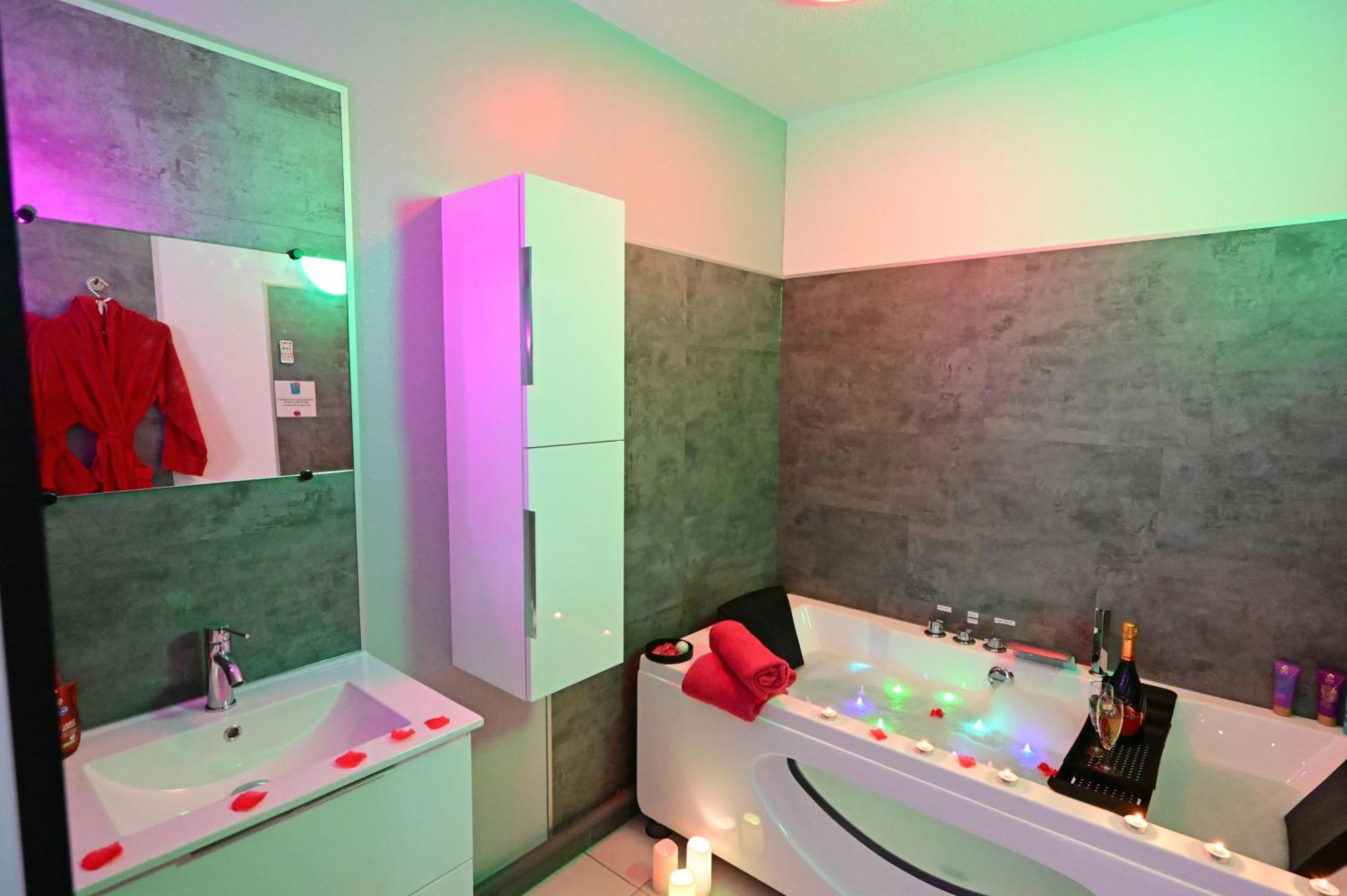 Love Room A Deux Pas De L'Ocean Avec Hammam, Sauna Et Bain A 2 :-) Biscarrosse Exterior photo