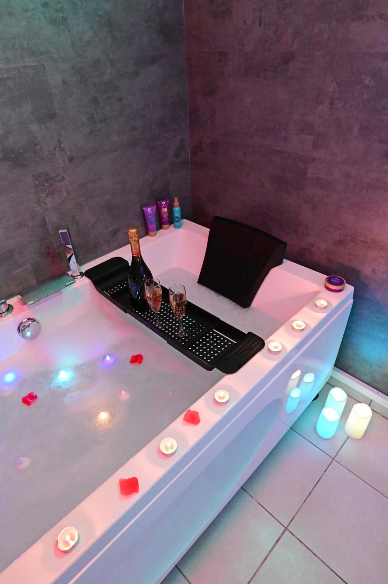 Love Room A Deux Pas De L'Ocean Avec Hammam, Sauna Et Bain A 2 :-) Biscarrosse Exterior photo