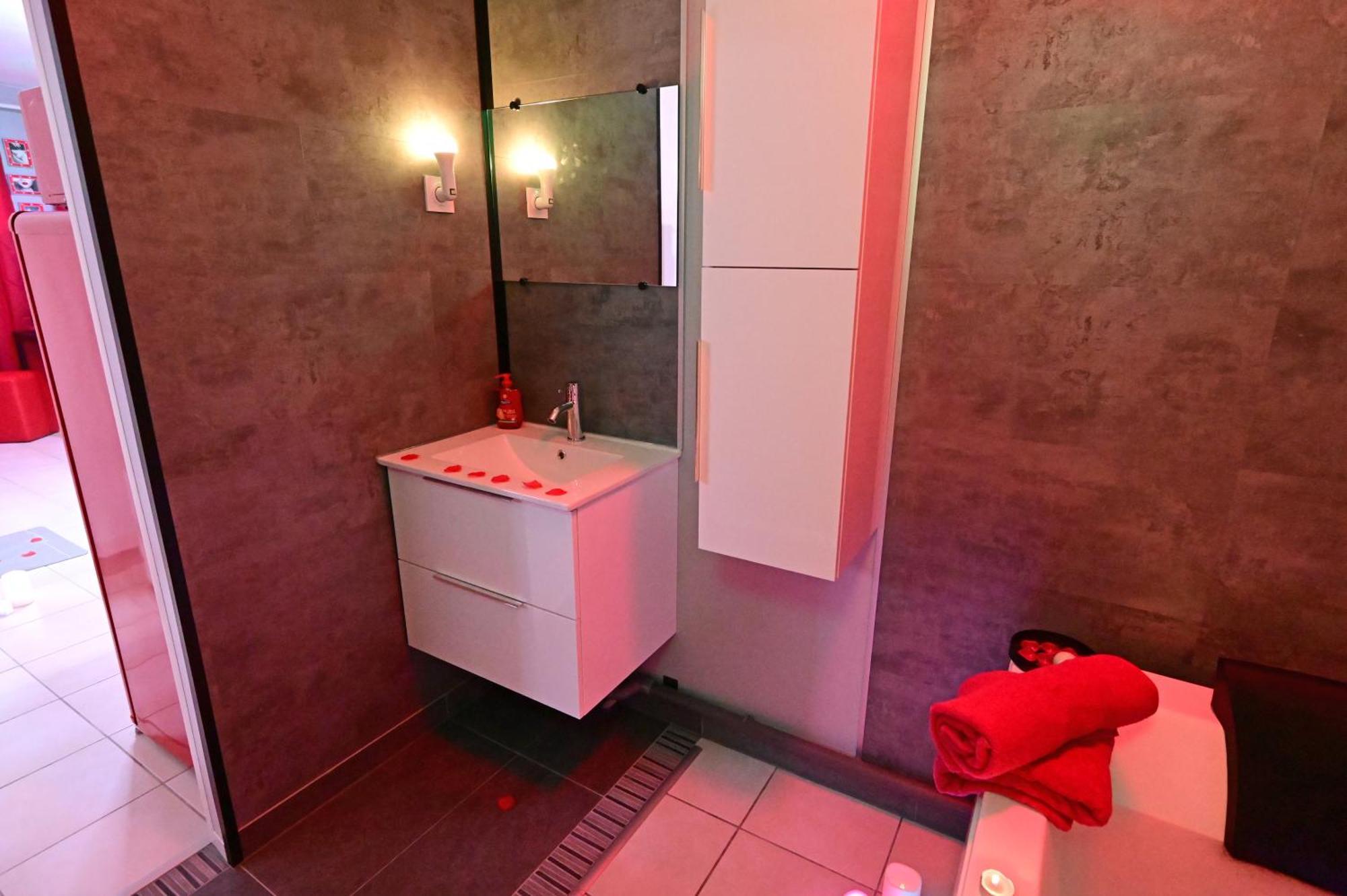 Love Room A Deux Pas De L'Ocean Avec Hammam, Sauna Et Bain A 2 :-) Biscarrosse Exterior photo