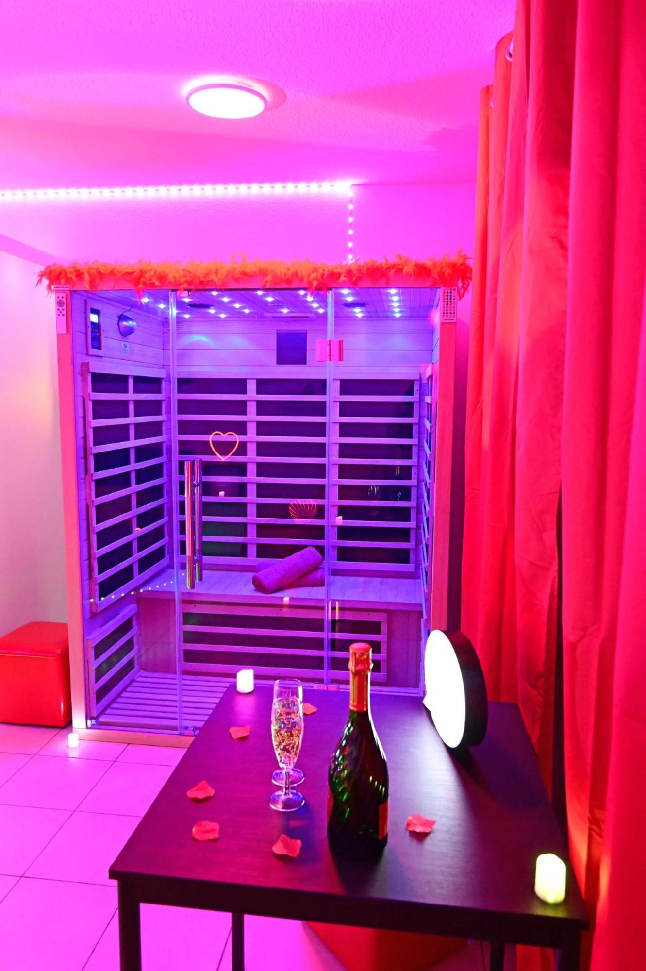 Love Room A Deux Pas De L'Ocean Avec Hammam, Sauna Et Bain A 2 :-) Biscarrosse Exterior photo