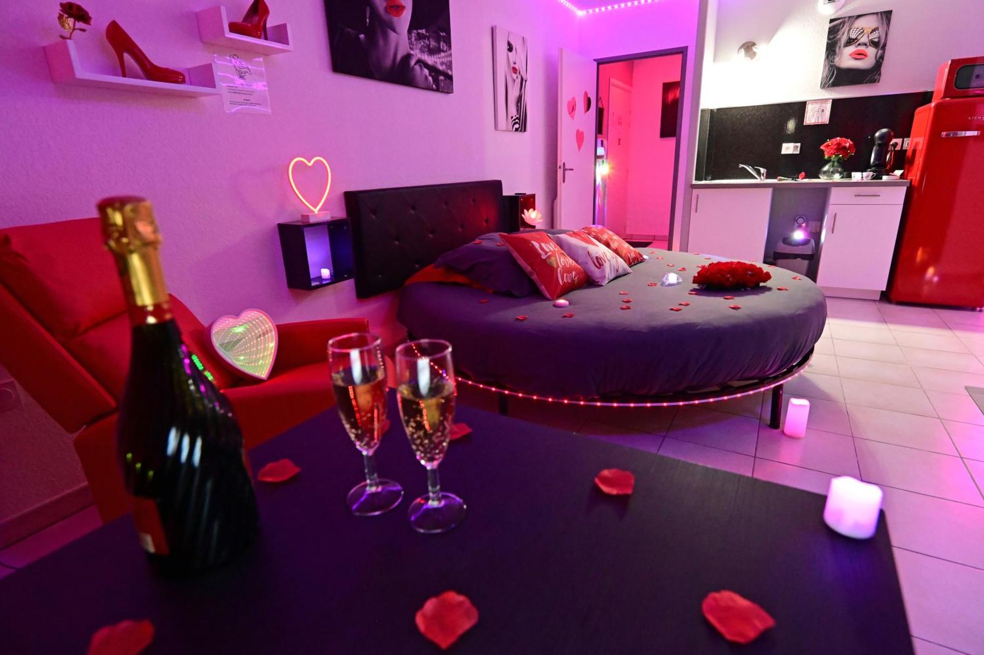 Love Room A Deux Pas De L'Ocean Avec Hammam, Sauna Et Bain A 2 :-) Biscarrosse Exterior photo