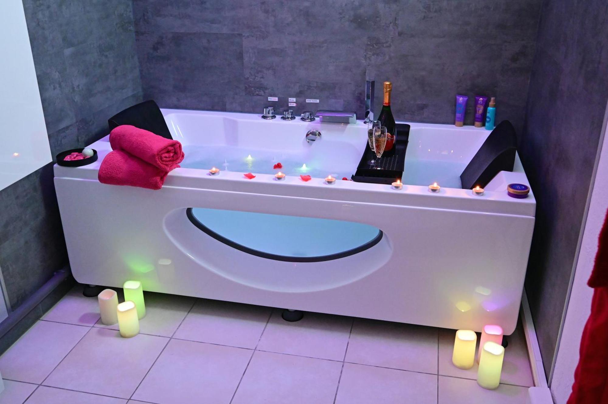 Love Room A Deux Pas De L'Ocean Avec Hammam, Sauna Et Bain A 2 :-) Biscarrosse Exterior photo