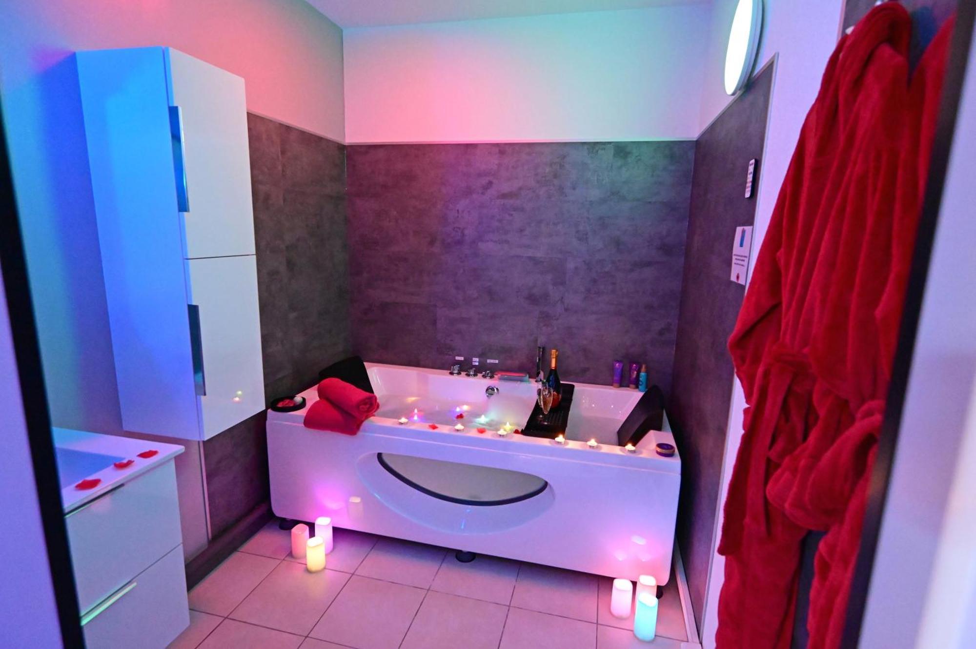 Love Room A Deux Pas De L'Ocean Avec Hammam, Sauna Et Bain A 2 :-) Biscarrosse Exterior photo